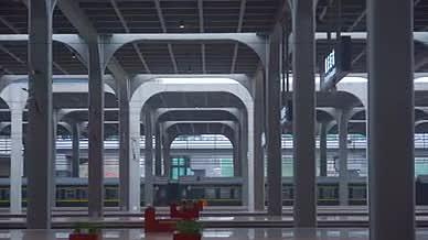 4k实拍城市交通运输高铁动车出站意境视频的预览图